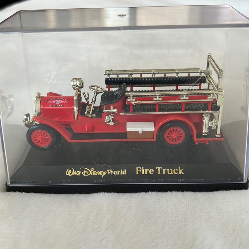 Vintage Walt Disney World fire truck 🚒 In acrylic case